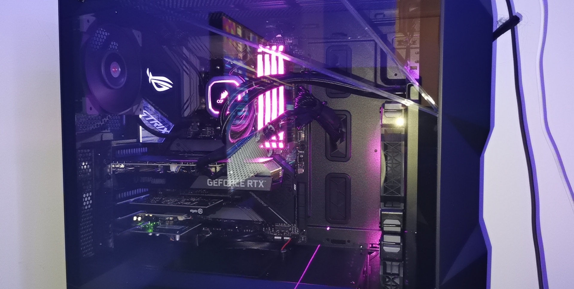 Cooler Master H500 and RGB RAM.jpeg